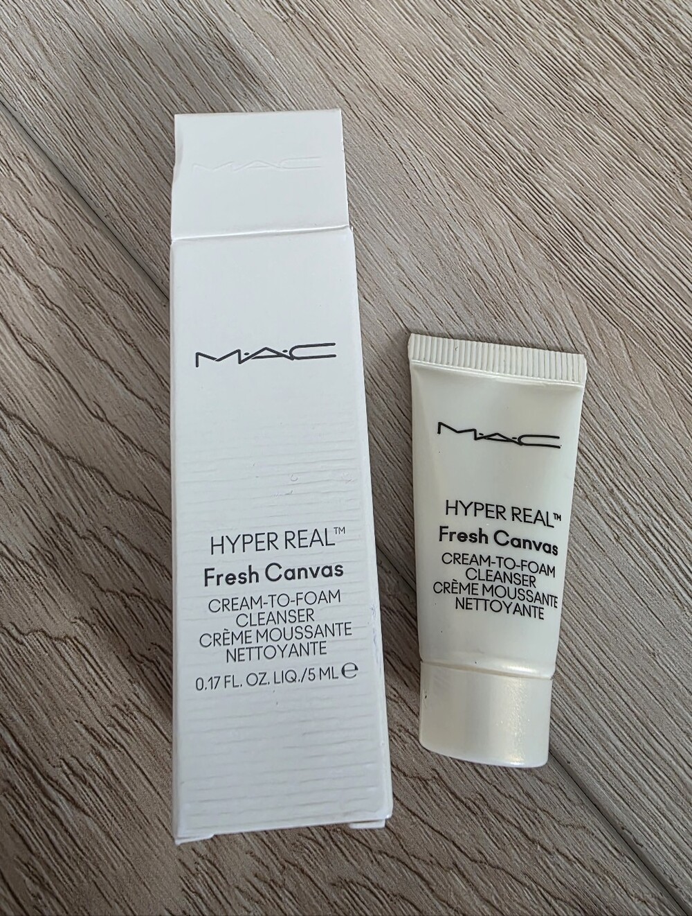 MAC Hyper Real Fresh Canvas Cream-to-Foam Cleanser (0.17 fl. oz. / 5 mL)